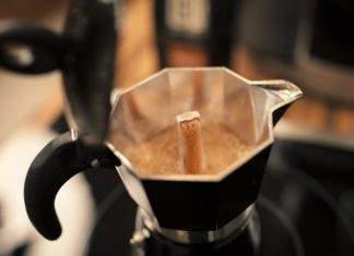 Come preparare un buon caffè schiumato da casa