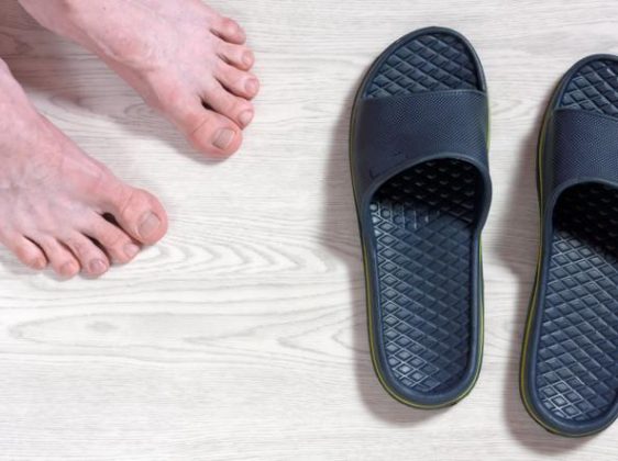 Come togliere il cattivo odore dalle ciabatte in gomma? - MilleGuide