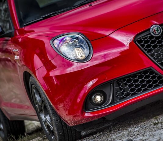 Alfa Romeo Mito: rinnovare tutti i loghi presenti sulla macchina